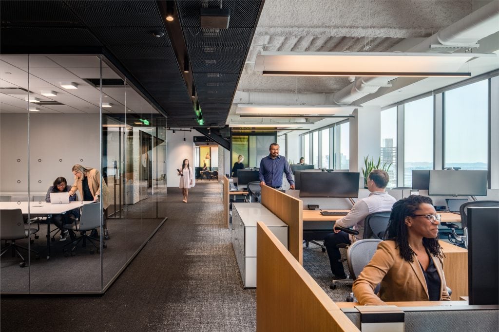 Alliance Bernstein 10 Open office space with collaborative workstations, modern desks, and panoramic city views in Nashville, TN.